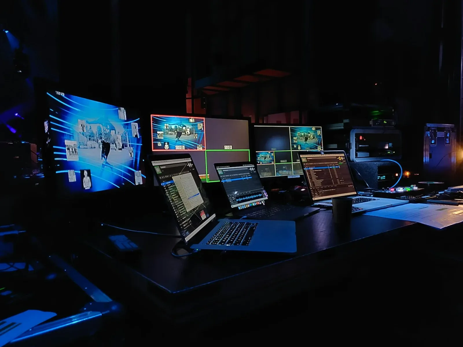 Setup de transmissão com vários monitores